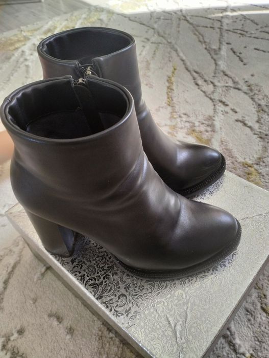 Продаю весенние ботинки