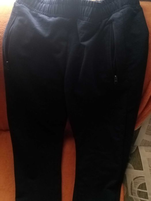 Две спортни долнища  ,размер С-M плюс подарък