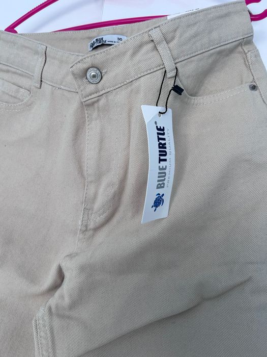 Нови бежови дънки