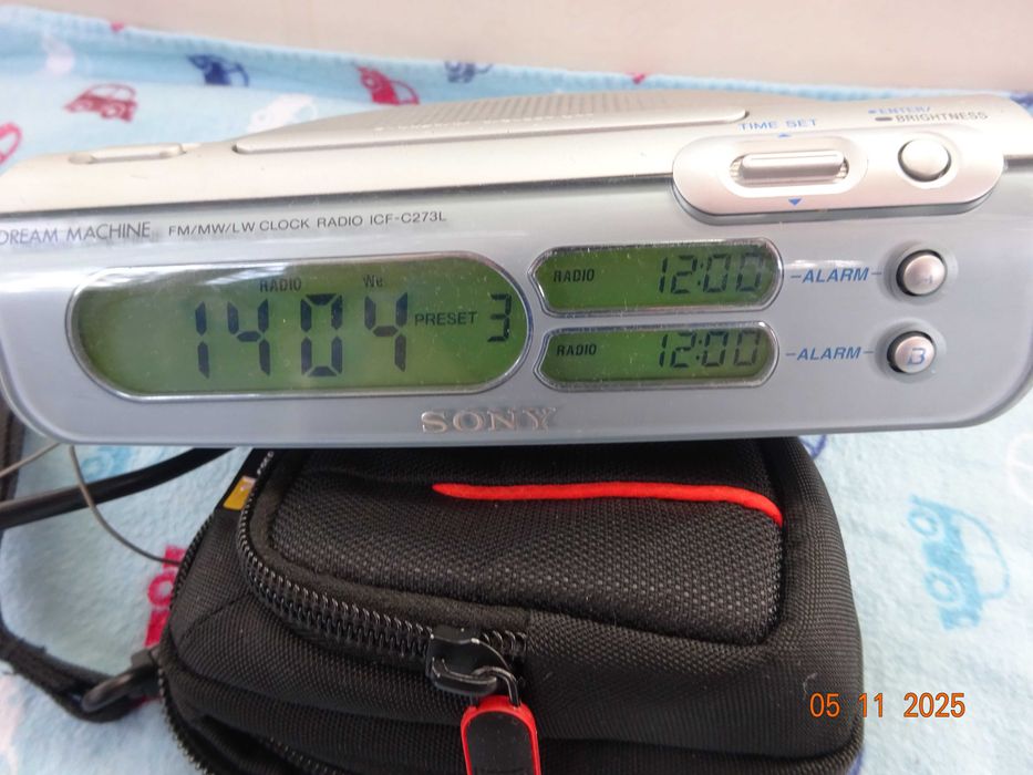 Vand radio cu ceas si alarma Sony ICF-C273L