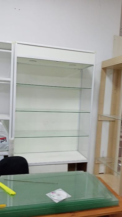 Продам торговые витрины для бутика