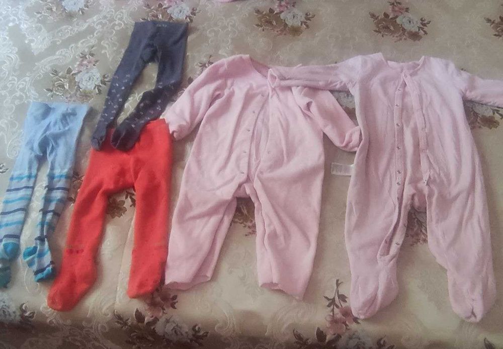 Платья, бодики, Штанишки, комбенизоны, шапочки,носочки,пинетки на 2-3г