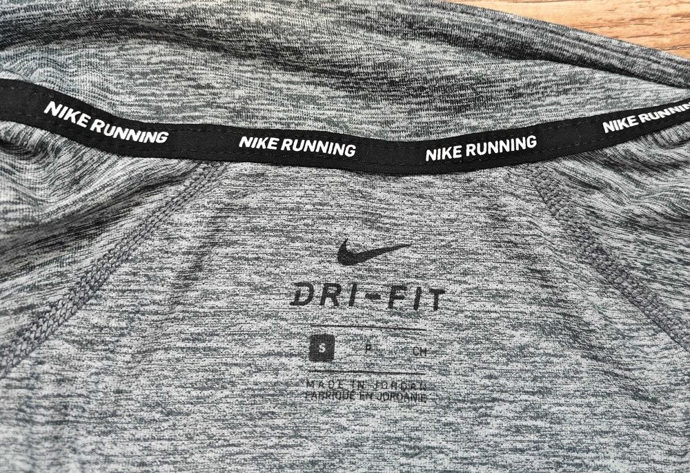NIKE Оригинална мъжка фланелка за бягане / фитнес размер S