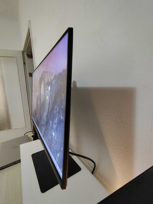 Samsung LS24A600U 24". Зарежда лаптопа ти; USB хъб 3-out. Клас А, като нов. 2560x1440, IPS матрица.