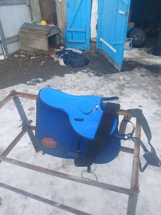 Продам два седла и бричку.