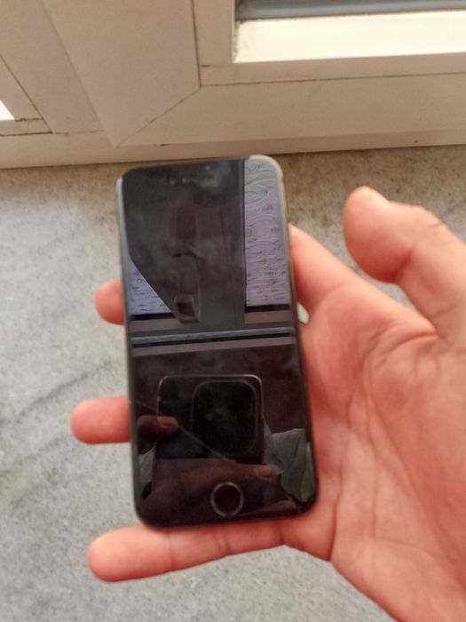 Iphone 8 zur ogan odam baraka topadi