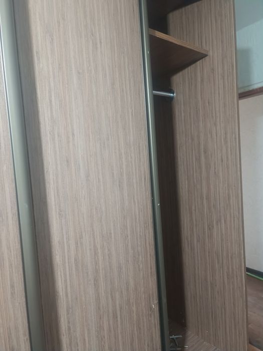 Шкаф большой в хорошем состояний