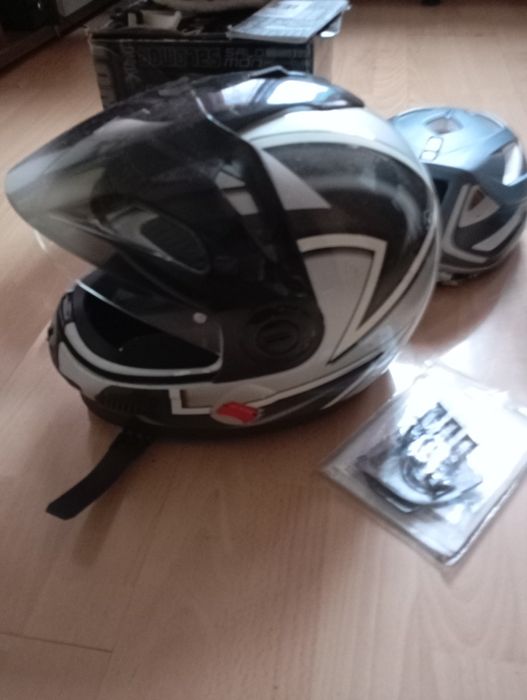 Vând căști diferite mod