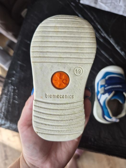 Vând adidași Biomecanics