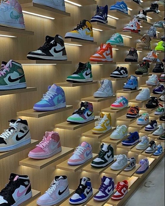 Buyurtma asosida magazin uchun mebel na zakaz