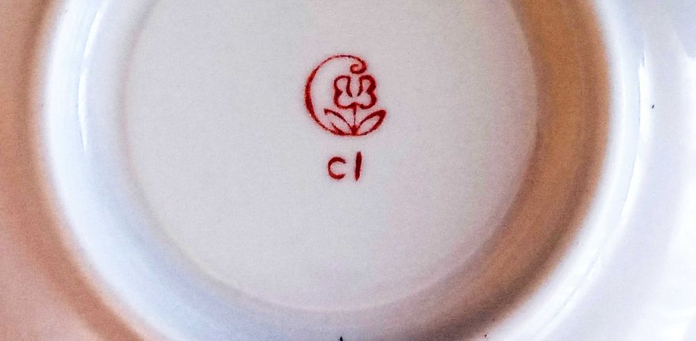 Сервиз,качествен костен порцелан.Руски винтидж.Отличен.