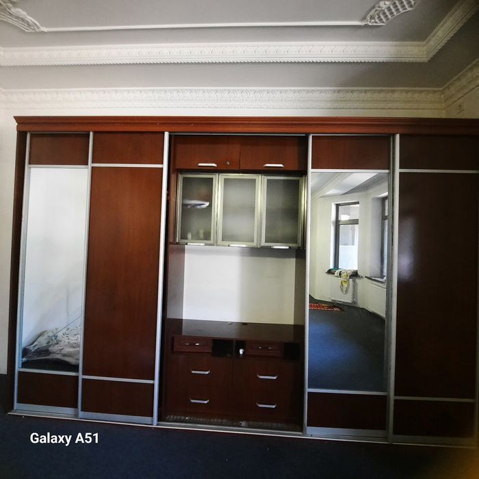 Краватим бор зор ало 2 та шкаф хам бир хил бор болаларим сигмаяпти