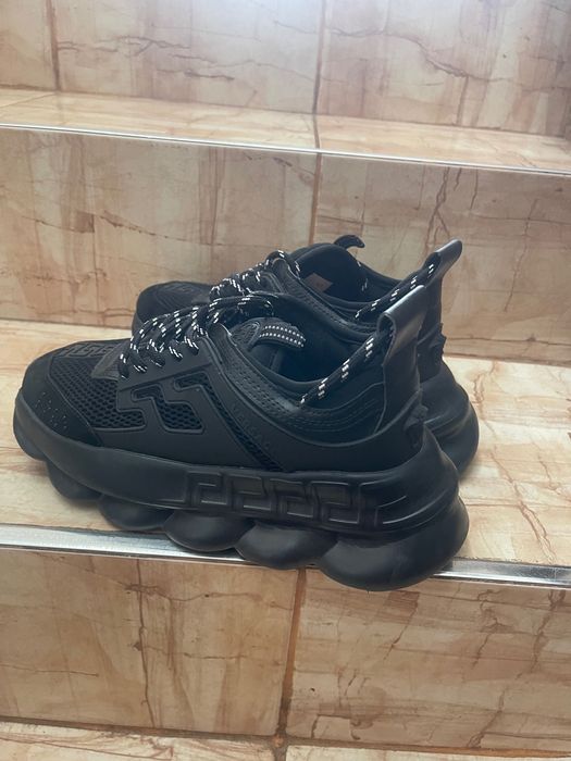 Versace chain reaction