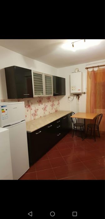 Inchiriez apartament + garaj