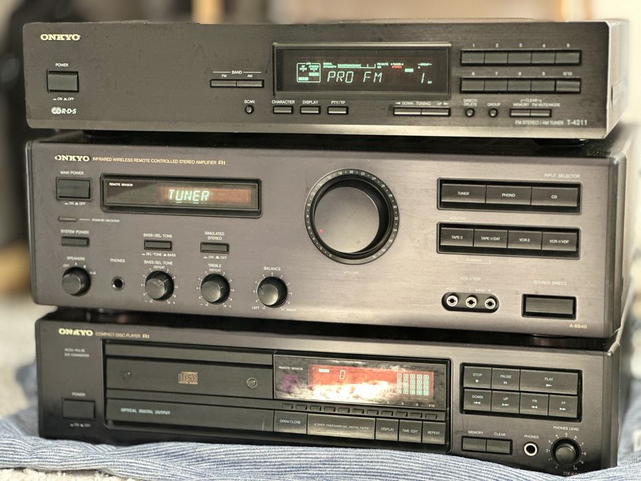 Linie completa Onkyo Amplificator top 8840 CD player DX-6820 si Tuner RDS T-4211