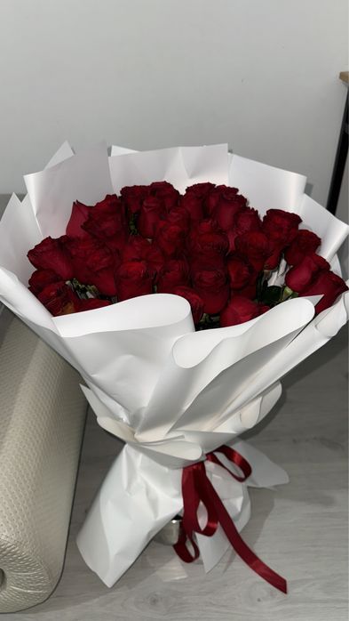 Красные розы 51шт