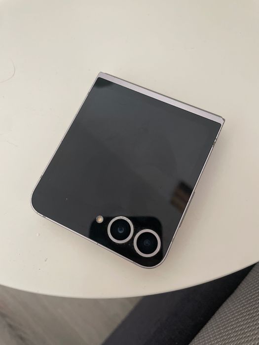 Vând Samsung flip 5 pentru piese