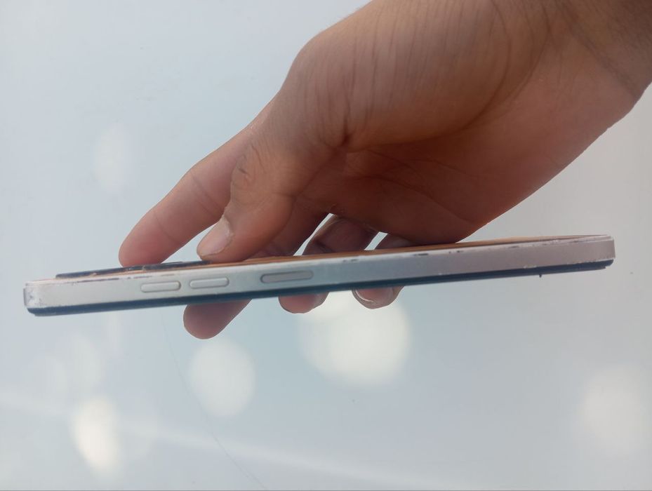 Tecno 10c edial holatda