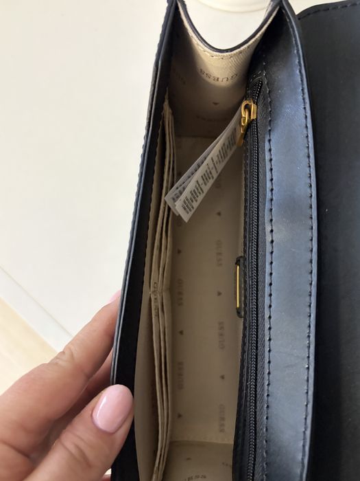 дамска чанта GUESS