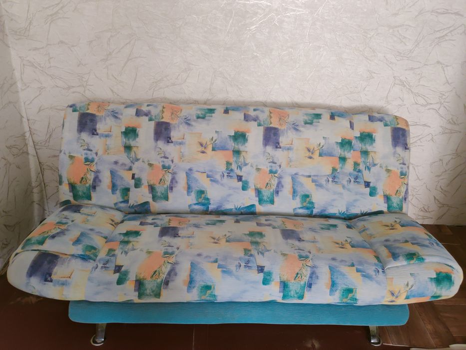 Продается диван плюс в подарок овощерезка