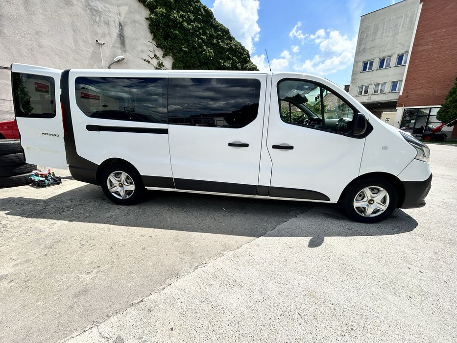 Inchiriez microbuz 9 locuri