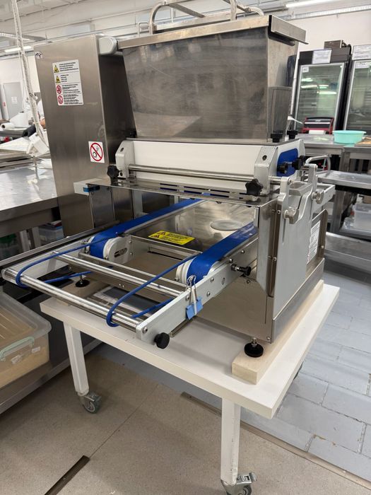 Masina de turnat eclere, macarons, fursecuri