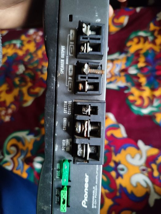 Усилитель для автомобилей