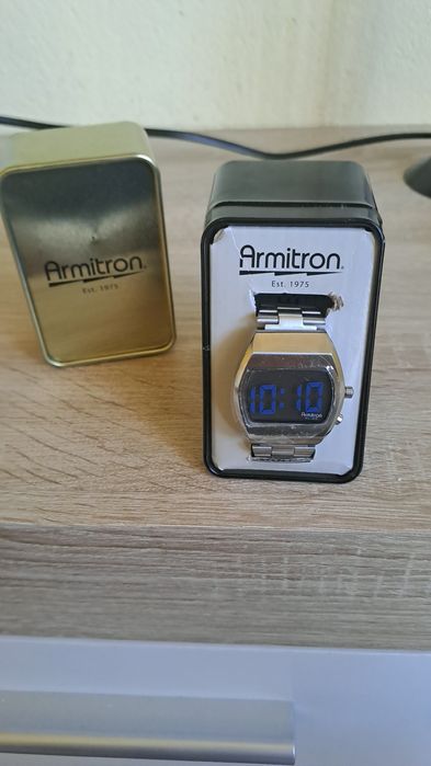 Часовник CASIO и ARMITRON
