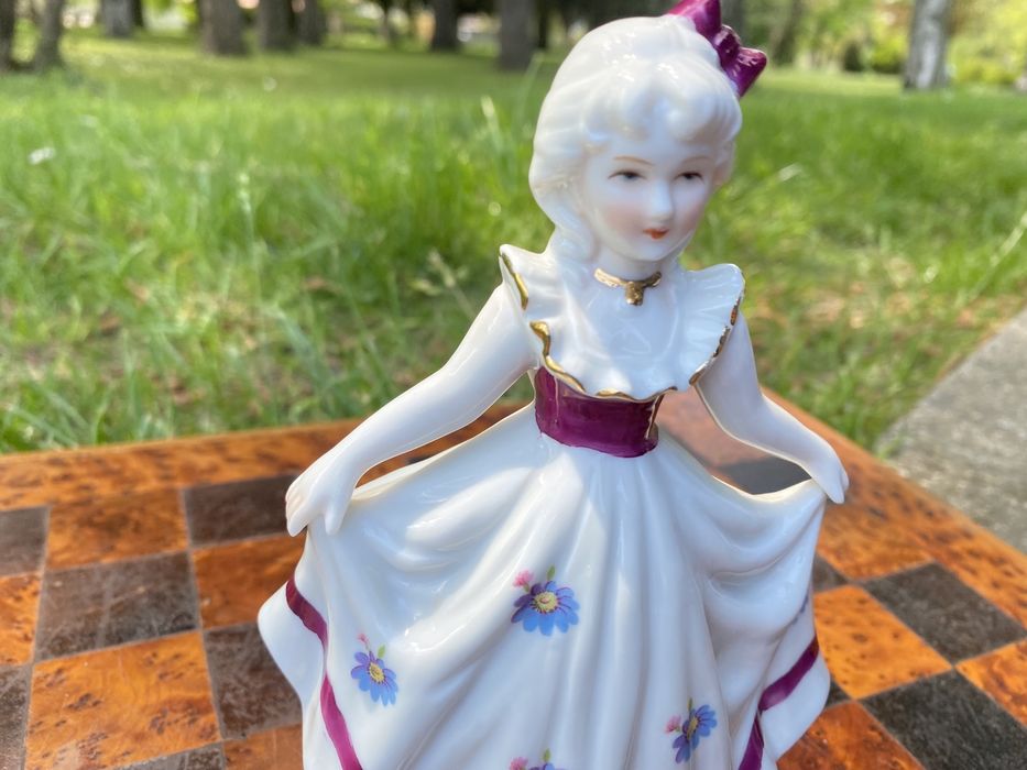 Английска порцеланова фигура с печат р.1.1