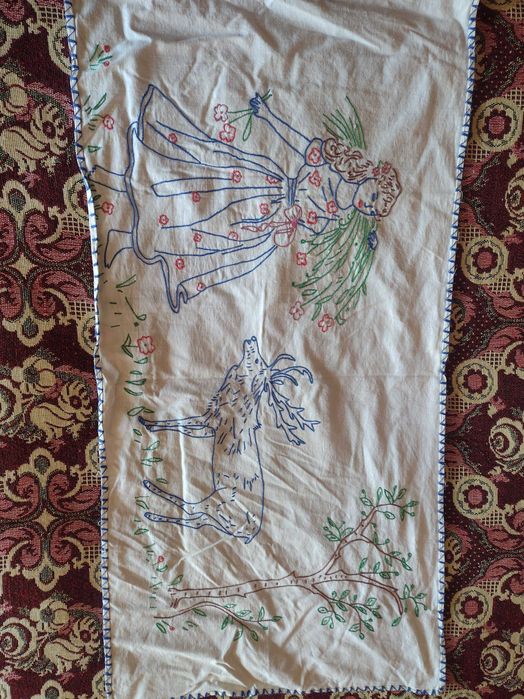Старовремска текстилна украса за стена