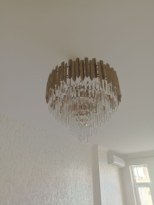 Продается люстра для зала или гостиной