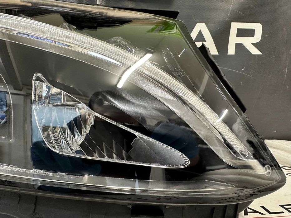 Фар фарове десен LED Mercedes C W205 far farove Мерцедес Ц В205 205