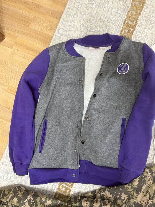 Продам кофту школа Акбобек и футболка с рукавами