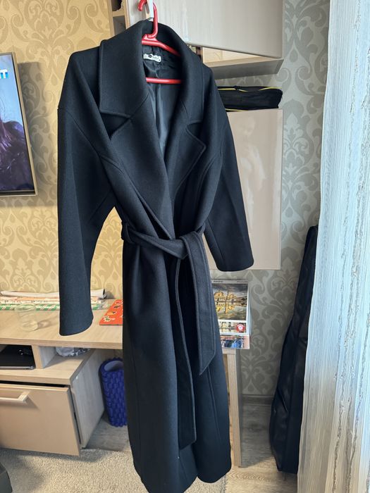 Женское черное пальто