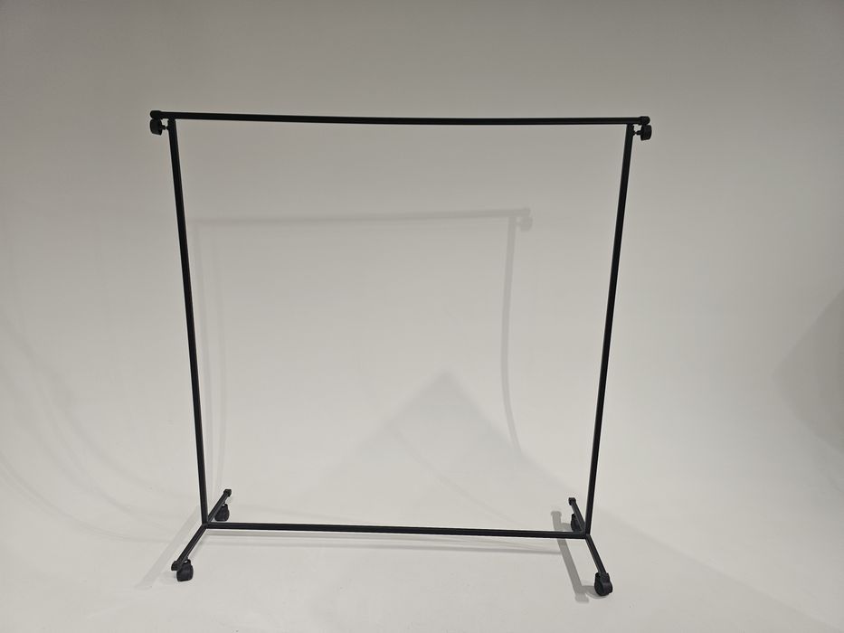 Вешалка и тумба-шкаф для магазина 


В хорошем