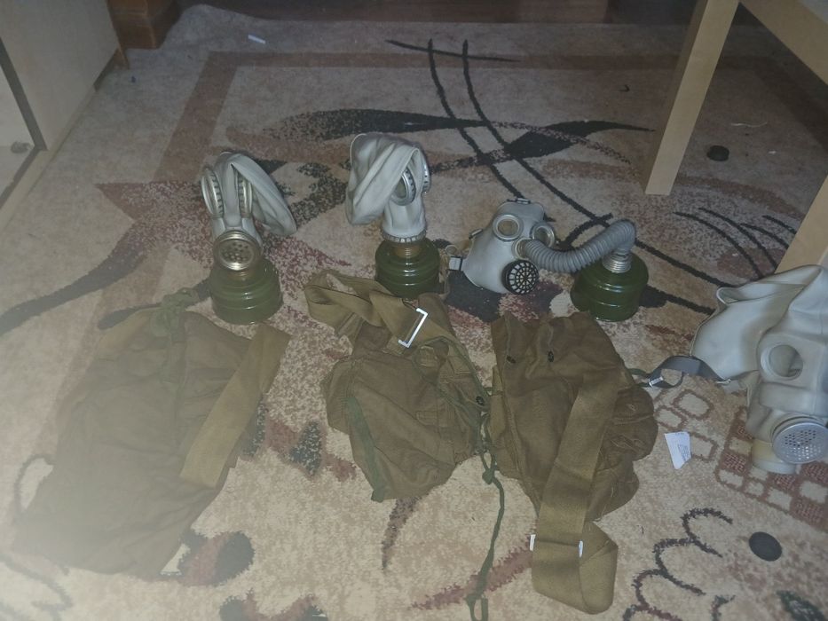 Противогазы и подсумники
