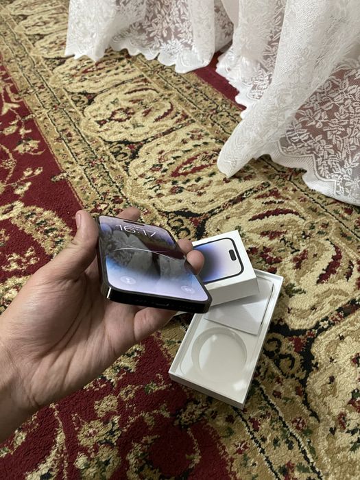 iPhone 14 Pro с коробкой.