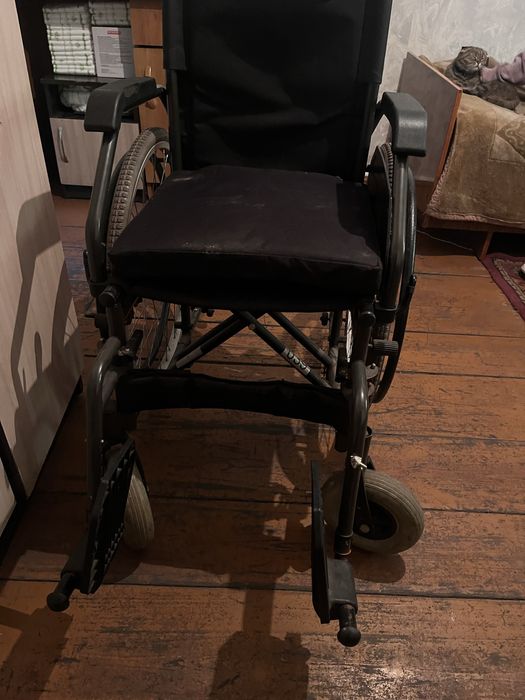 Продам инвалидную коляску