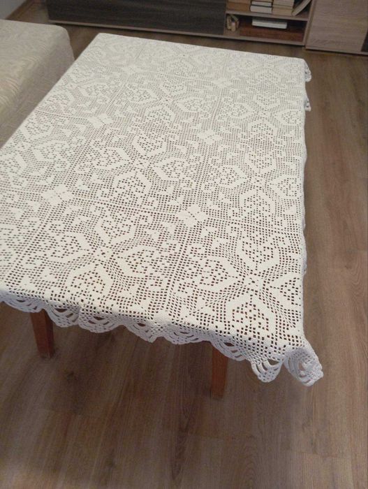 Плетени на една кука покривки за маса и кувертюри с указани размери.