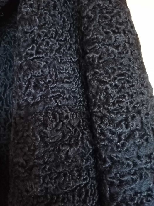 Vând haina Bukhara Karacul