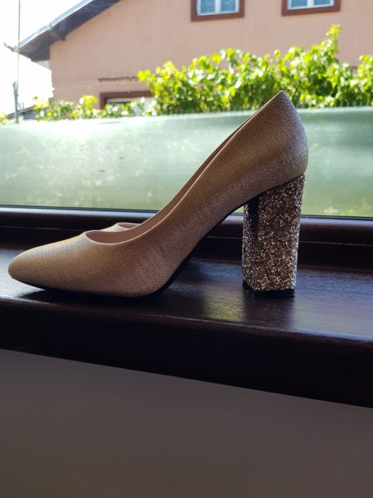 Pantofi aurii comozi