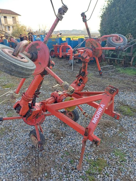 Greblă de împrăștiat si întors fân