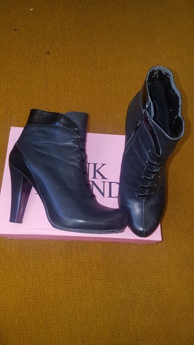 Туфли фирменные на каблуках