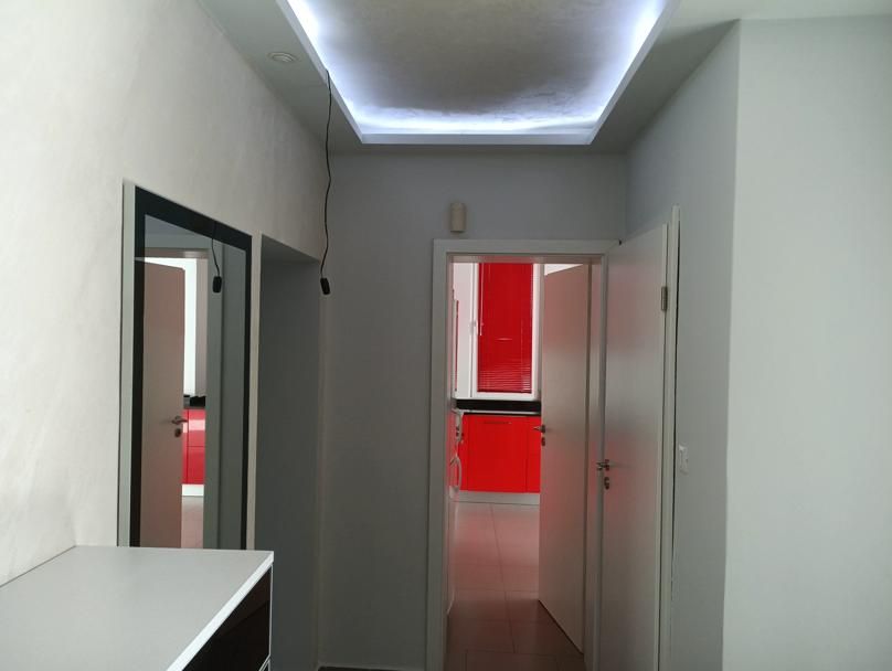 Дава се под наем Тристаен апартамент в Пловдив, Център - 92 кв.м за 700 € - Снимка #9