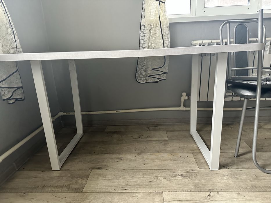 Продам стол обеденный