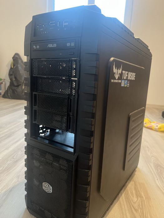 Vand carcasa asus tuf inside , aceasta are 4 coolere