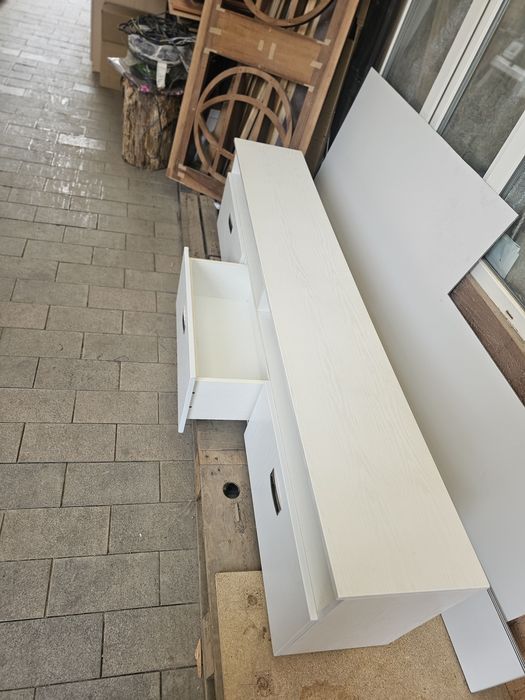 Продам тумбу под ТВ