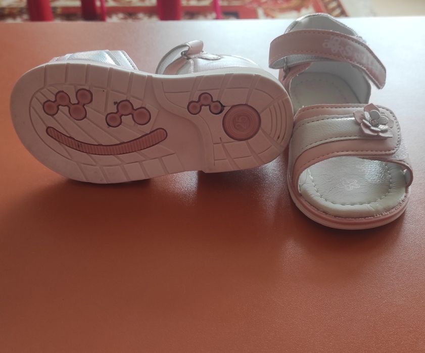 Sandale cu taloneta din piele marime 25