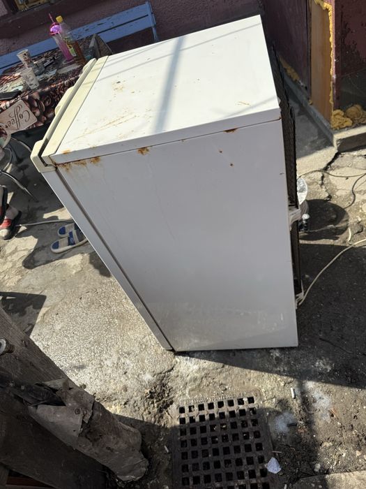 Se vinde frigiderul din imagine