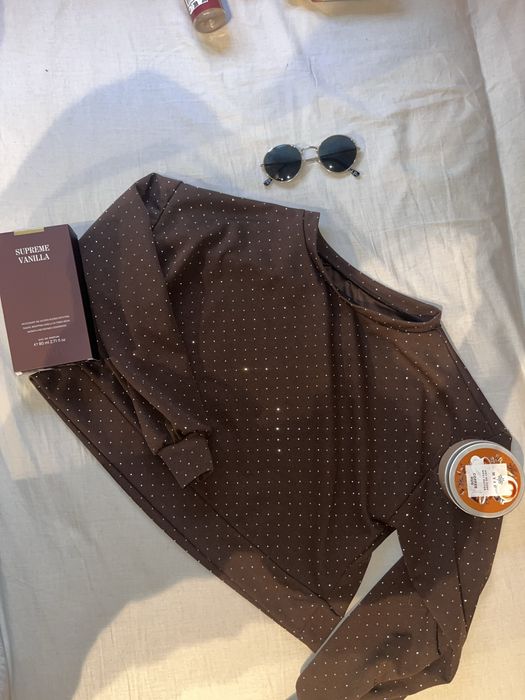 bluza maro cu pietricele sclipitoare